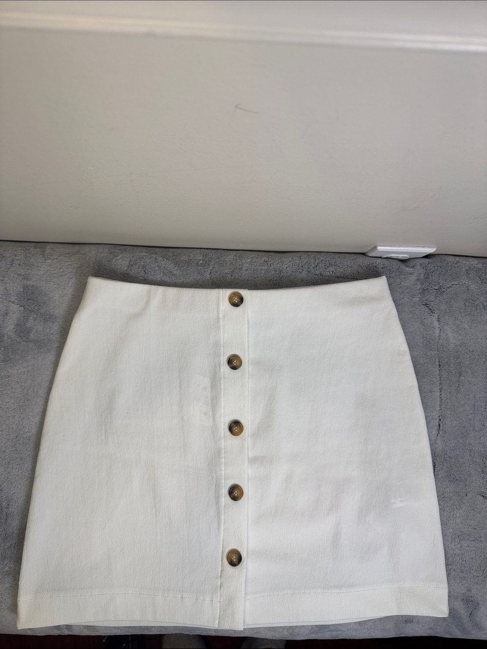 Zara White Mini Skirt with Wood Buttons NWT (Size Medium)